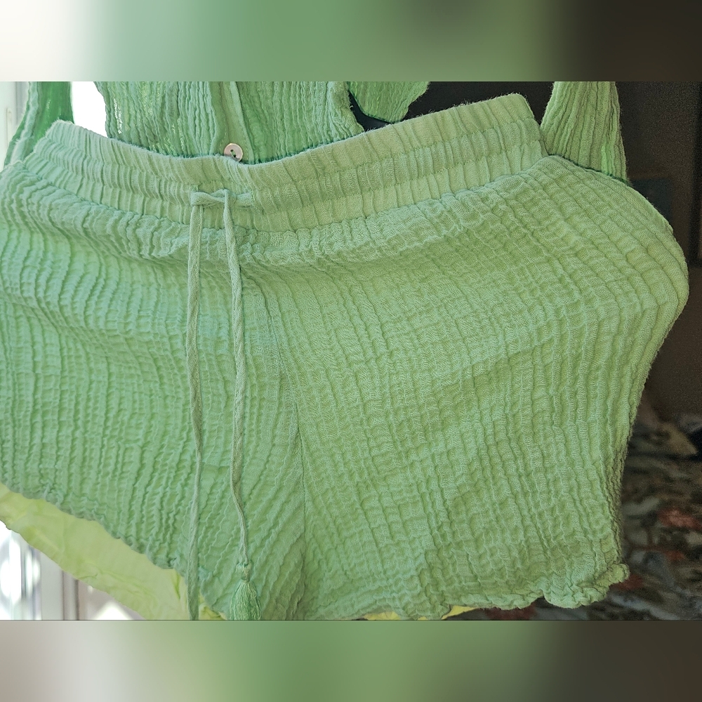 Green %100 Linen Button-Up Shirt and Shorts Set - Picture 4 of 5